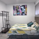 Centrico Y Moderno Estudio